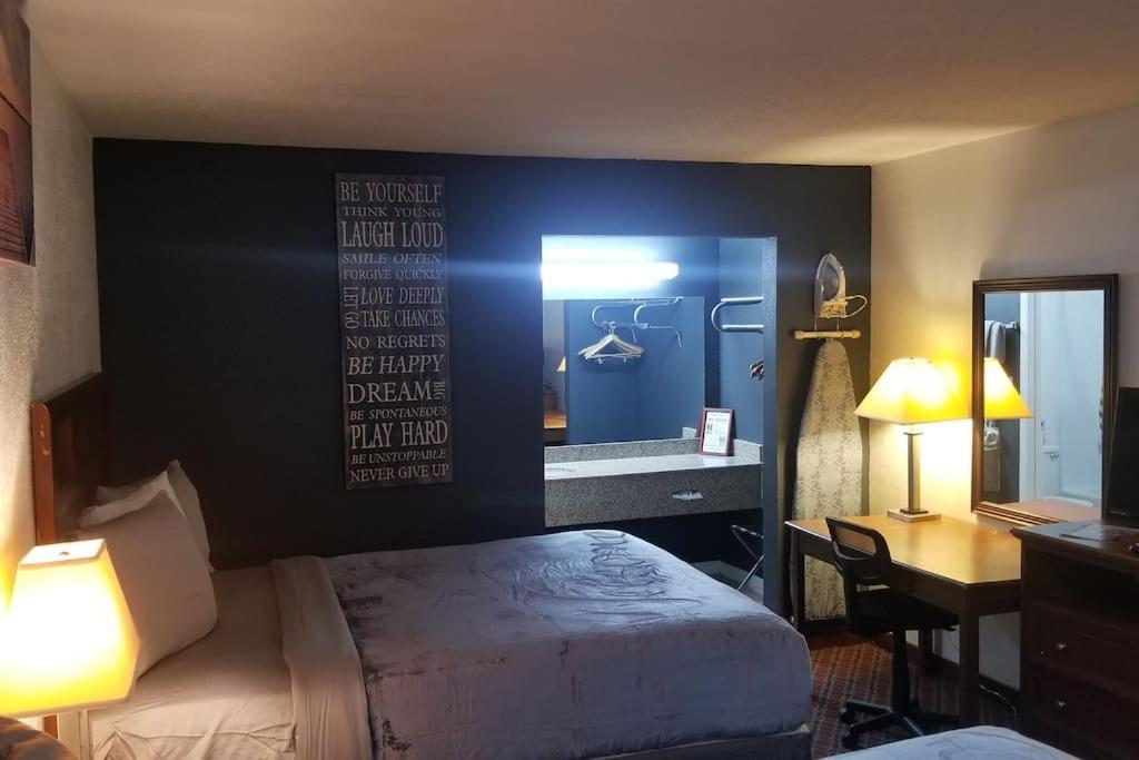Hotel 2 Queen Beds Hotel Room 226 Booking Stillwater Kültér fotó